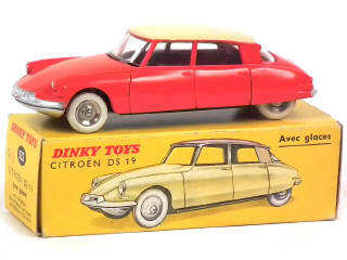 Lot 767 - DINKY TOYS (FRANCE) (1)