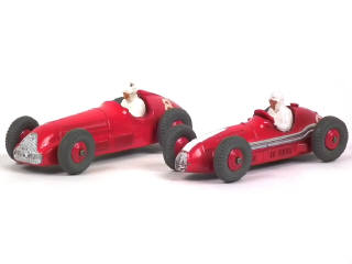 Lot 580 - DINKY TOYS (GB) (2)
