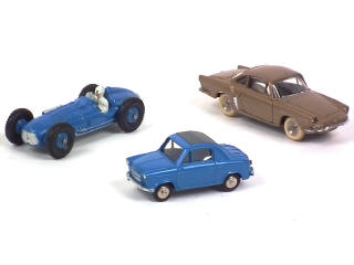 Lot 700 - DINKY TOYS (FRANCE) (3)