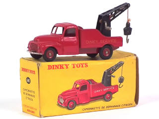 Lot 824 - DINKY TOYS (FRANCE) (1)