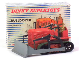 Lot 834 - DINKY TOYS (FRANCE) (1)
