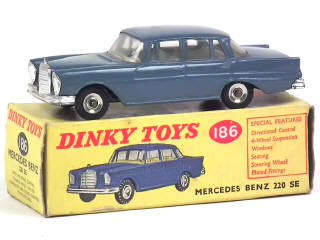 Lot 626 - DINKY TOYS (GB) (1)
