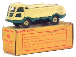 Lot 829 - DINKY TOYS (FRANCE) (1)