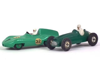 Lot 581 - DINKY TOYS (GB) (2)