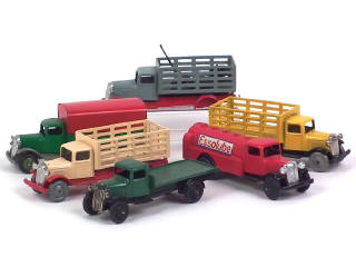 Lot 715 - DINKY TOYS (FRANCE) (6)