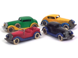 Lot 709 - DINKY TOYS (FRANCE) (4)