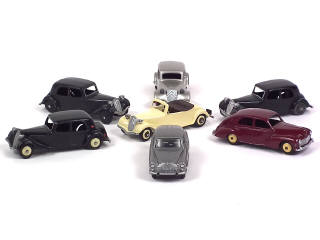 Lot 717 - DINKY TOYS (FRANCE) (7)