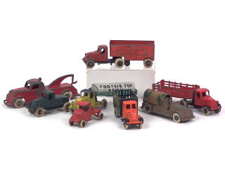 Lot 269 - TOOTSIETOY (USA) (8)