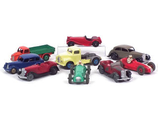 Lot 594 - DINKY TOYS (GB) (9)