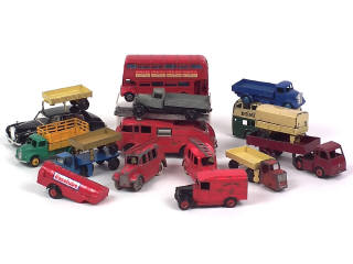 Lot 595 - DINKY TOYS (GB) (17)