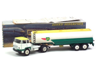 Lot 836 - DINKY TOYS (FRANCE) (1)