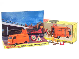 Lot 820 - DINKY TOYS (FRANCE) (1)