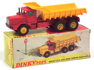 Lot 822 - DINKY TOYS (FRANCE) (1)