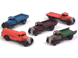 Lot 591 - DINKY TOYS (GB) (5)
