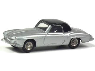 Lot 648 - DINKY TOYS (FRANCE) (1)