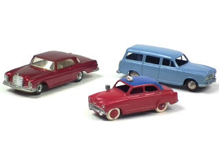 Lot 689 - DINKY TOYS (FRANCE) (3)