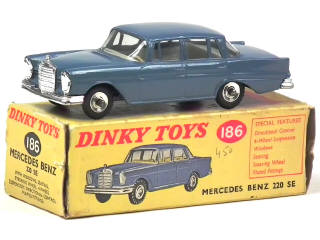 Lot 556 - DINKY TOYS (GB) (1)