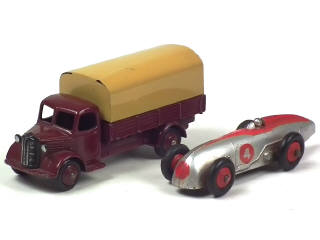 Lot 485 - DINKY TOYS (GB) (2)