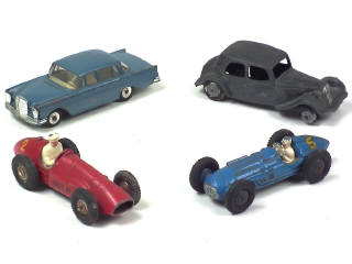 Lot 577 - DINKY TOYS (FRANCE) (4)