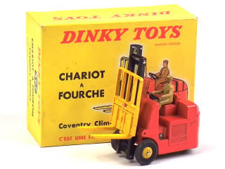 Lot 692 - DINKY TOYS (FRANCE) (1)