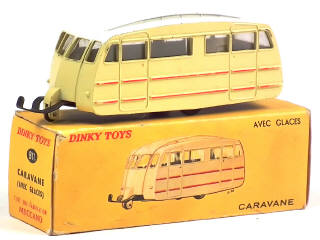 Lot 697 - DINKY TOYS (FRANCE) (1)