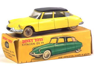 Lot 699 - DINKY TOYS (FRANCE) (1)