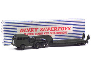 Lot 702 - DINKY TOYS (FRANCE) (1)