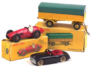 Lot 580 - DINKY TOYS (FRANCE) (3)
