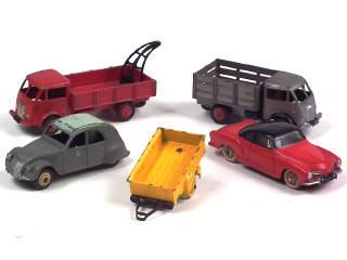 Lot 584 - DINKY TOYS (FRANCE) (5)