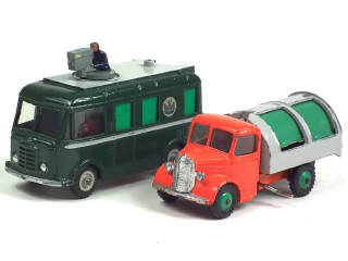 Lot 488 - DINKY TOYS (GB) (2)