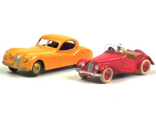 Lot 489 - DINKY TOYS (GB) (2)