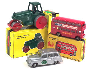 Lot 365 - BUDGIE MODELS (GB) (3)