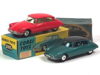 Lot 383 - CORGI TOYS (GB) (2)