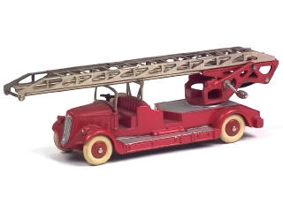 Lot 658 - DINKY TOYS (FRANCE) (1)