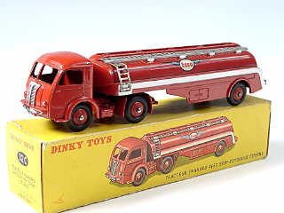 Lot 379 - DINKY TOYS (FRANCE) (1)