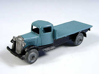 Lot 375 - DINKY TOYS FRANCE (1)