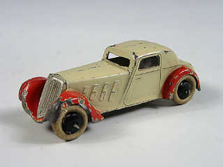 Lot 93 - DINKY TOYS FRANCE (1)