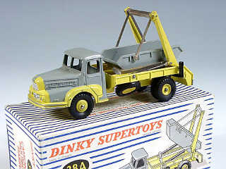 Lot 405 - DINKY TOYS FRANCE (1)