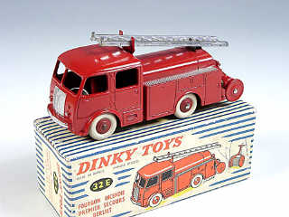 Lot 382 - DINKY TOYS FRANCE (1)
