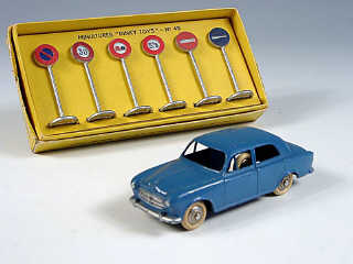 Lot 111 - DINKY TOYS FRANCE (2)
