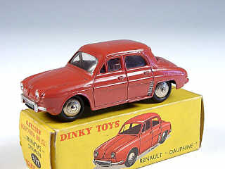 Lot 124 - DINKY TOYS (FRANCE) (1)