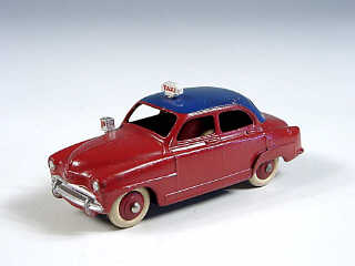 Lot 106 - DINKY TOYS (FRANCE) (1)