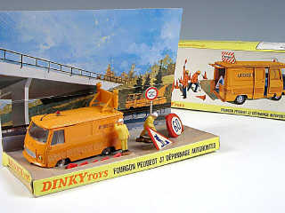 Lot 413 - DINKY TOYS FRANCE (1)