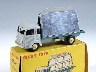 Lot 394 - DINKY TOYS FRANCE (1)