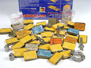 Lot 870 - MECCANO (1)