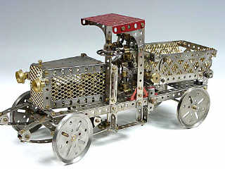 Lot 867 - MECCANO (1)