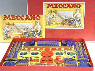 Lot 874 - MECCANO (1)