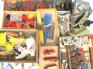 Lot 116 - DIVERS (2)