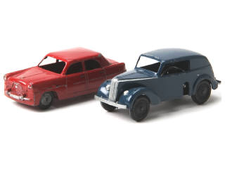 Lot 302 - DIVERS (3)