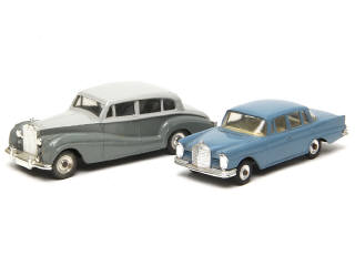 Lot 647 - DINKY TOYS (GB) (2)